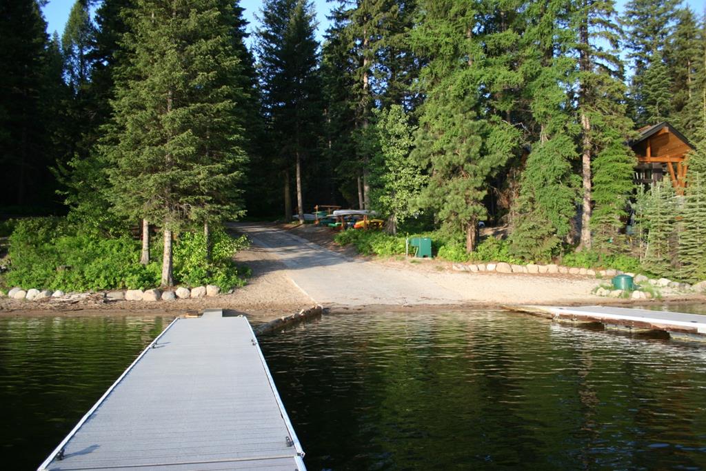 Boat launch to south docks to use
